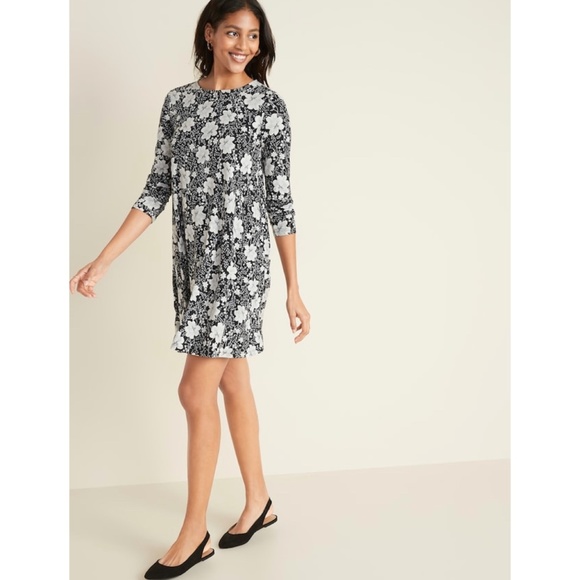 Old Navy Dresses & Skirts - OLD NAVY long sleeve floral jersey swing dress